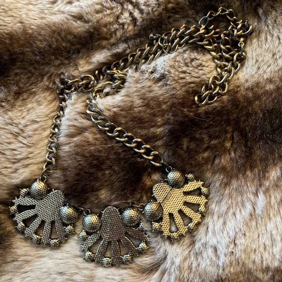 Beautiful Champagne Color Stone Fans Statement Necklace 21” Plus 3” Extension - Picture 5 of 9